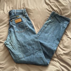 Womens cowboy cut wranglers